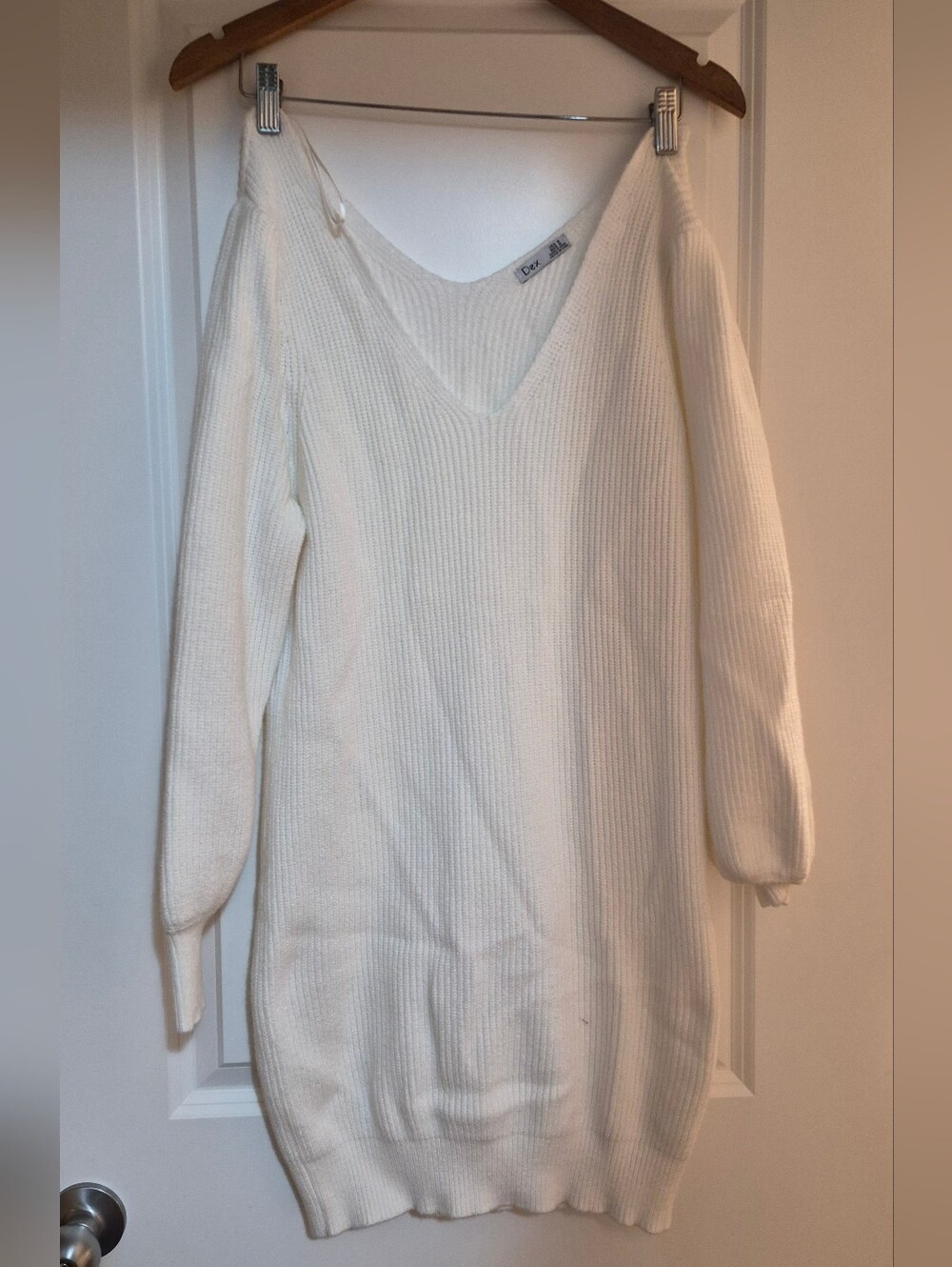 Qhite V-Neck Ribbed Sweater Dress